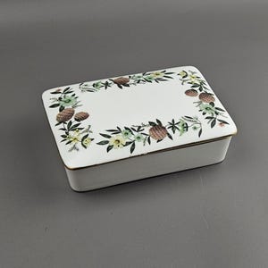 Scatola per sigarette con coperchio, motivo "Summer Garland" di Wedgwood. Vintage