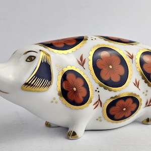 工芸品  Crown Derby Sitting Pig 工芸品 Crown Derby Sitting Pig Two Royal Crown Derby boxed