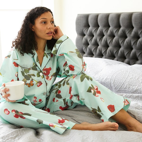 Pyjamas in 100% Egyptian cotton with colourful floral rose print