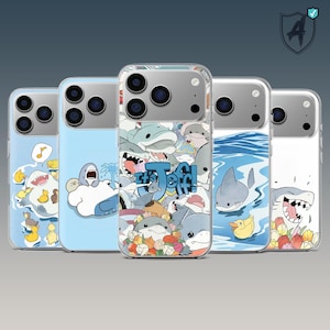 Puede incluir: Cinco fundas para teléfono con diseños de tiburones. Las fundas presentan tiburones de dibujos animados, patos y el texto "It's Jeff!" sobre un fondo azul claro. Las fundas tienen un diseño transparente y protector.