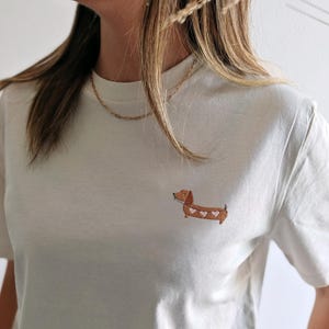 Dackel T-Shirt bestickt | Geschenk Dackelliebhaber & Hundemama | Damen Shirt Hunde Motiv | Geburtstagsgeschenk Hundebesitzer Hundeliebhaber