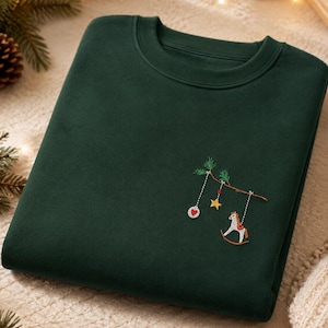 Bestickter Weihnachtspullover als Weihnachtsgeschenk für Freundin Mama Schwester oder Familie.
