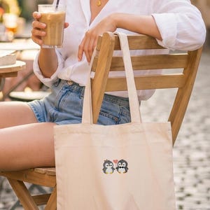 Bestickte Pinguin Tasche als Geschenk für Freundin