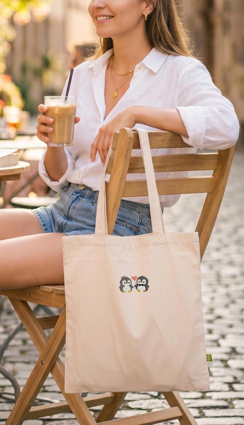 Bestickte Pinguin Tasche als Geschenk für Freundin