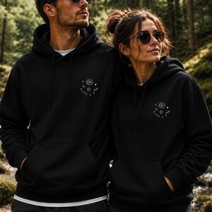 Bestickter Paar Pullover als Jahrestagsgeschenk