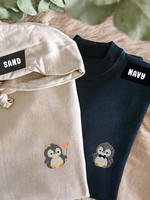 Pinguin Paar Hoodie bestickt | Partner Pullover Liebe | Jahrestagsgeschenk Paare | Lustiger Couple Hoodie Herz | Geschenk Freundin Freund