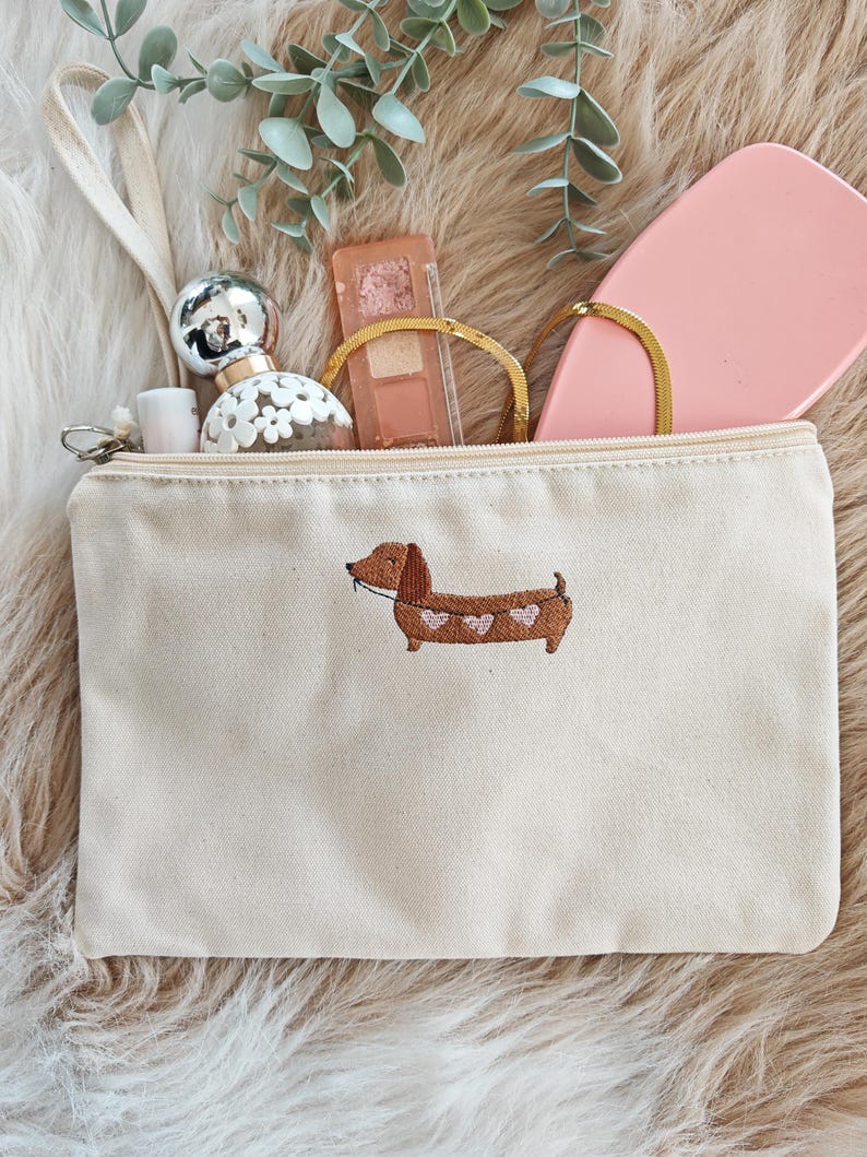 Süßes Dackelmotiv auf bestickter Makeup Tasche