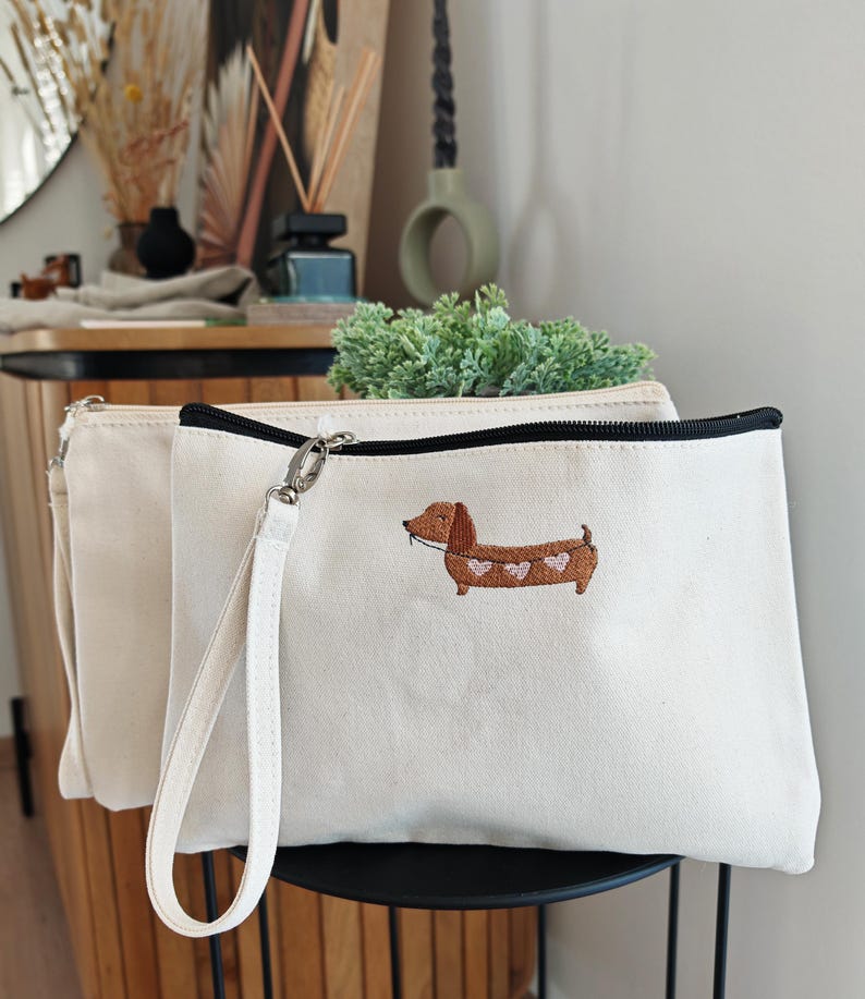Kosmetiktasche mit Dackelmotiv und Herz-Wimpeln