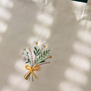 Jutebeutel Blumen last minute Geschenke bestickte Blumen Tasche Damen wilde Blumen Tragetasche gestickte Blumen Tasche Freundin Geburtstag image 2