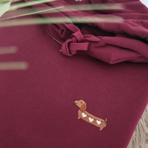 Besticktes Dackel Sweatshirt als Geschenk für Hundeliebhaber