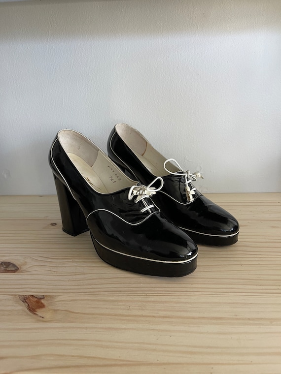 Vintage Shoes Stacked Heel Oxfords MOD Black and … - image 1