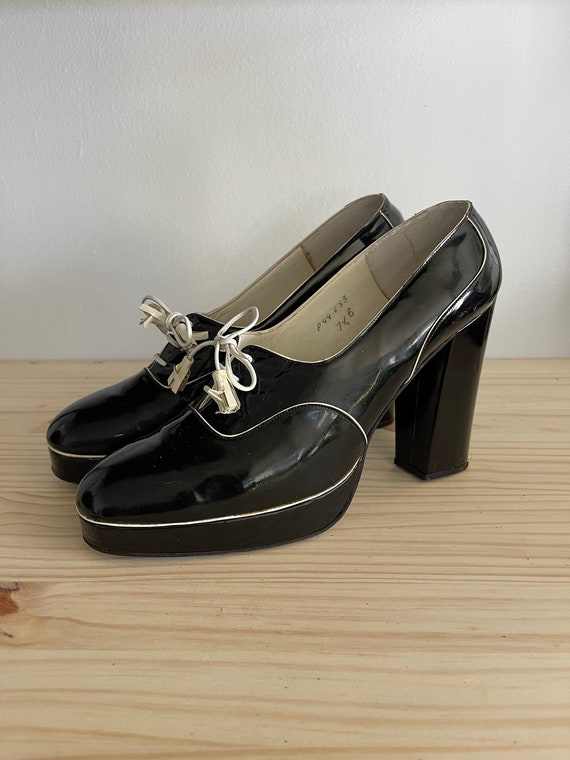 Vintage Shoes Stacked Heel Oxfords MOD Black and … - image 3