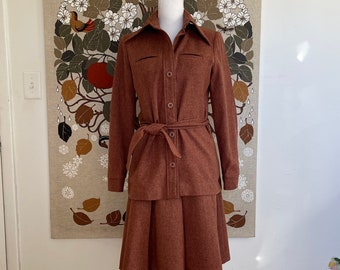 1970’s Skirt Suit in Heathered Rusty Pink Wool Junior House Small Extra Small Shirt Jacket Pleated Skirt
