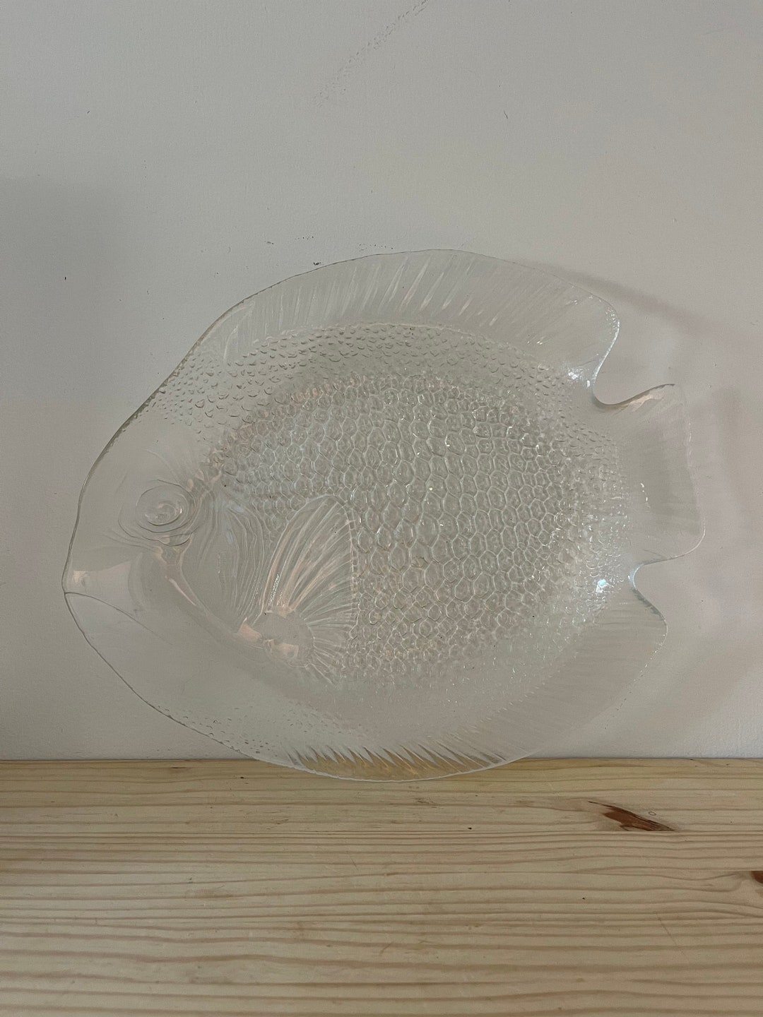 Ensemble de quatre assiettes à poisson en verre vintage Arcoroc Poisson en verre texturé - France