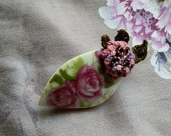 Crockery and crochet brooch