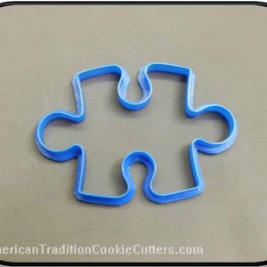 Puede incluir: Cortador de galletas de plástico azul en forma de rompecabezas.