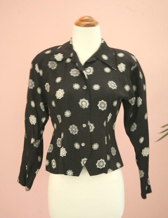 Ladies Black and Ivory  Long Sleeve Blouse Circa … - image 2