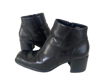 Ladies White Mountain Size 6M Black Leather Ankle Boots