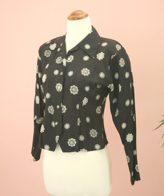 Ladies Black and Ivory  Long Sleeve Blouse Circa … - image 4