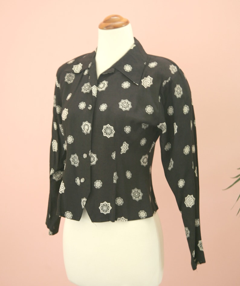 Ladies Black and Ivory Long Sleeve Blouse Circa 1980/'s