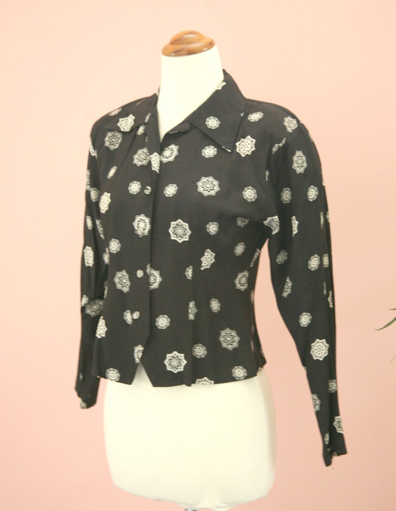 Ladies Black and Ivory Long Sleeve Blouse Circa 1980/'s