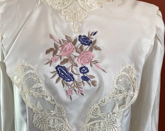 Ladies Cream Colored Lace Trimmed Embroidered Bib Blouse Size 6