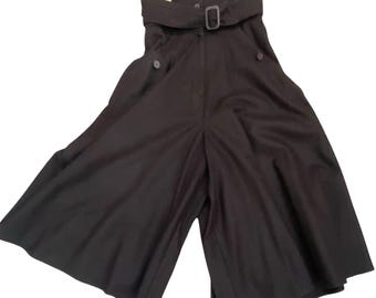 Ladies Size 8 Black Belted Wool Gauchos
