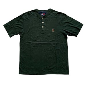 Vintage 1990s 90s Tommy Hilfiger 3 Button Embroidered Crest Green Tee Shirt Mens Size M Medium