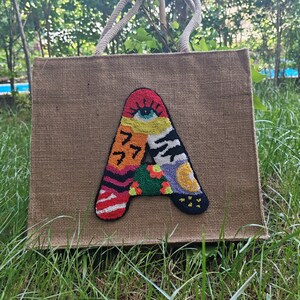 Bolsa personalizada. Bolsa de mano con letras Punch Needle. Bolsa de números de la suerte. Bolso de mano de ponche hecho a mano. Bolsa de playa. Bolso hecho a mano ojo de diablo.