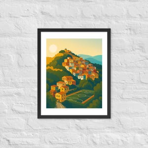 Può includere: Stampa artistica incorniciata con un'illustrazione di un villaggio collinare. L'opera raffigura un gruppo di edifici con facciate arancioni, gialle e bianche, un campo da calcio e una strada. Il cielo è un gradiente di giallo e blu.