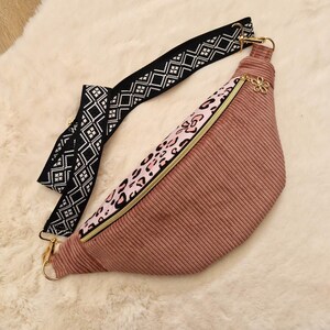 Sac banane femme rose fait main en velours côtelé – Motif léopard rose – Fabriqué en France