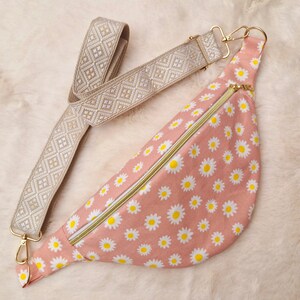 Sac banane femme rose à marguerites – tissu fleuri estival – banane légère tendance – fait main en France