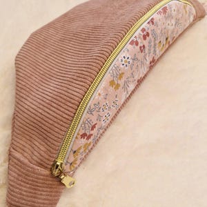 Sac banane femme rose poudré et fleuri – velours côtelé & coton floral – banane chic fait main en France – idée cadeau tendance