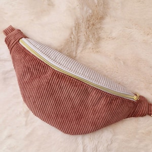 Banane femme en velours rose poudré et écru – sac ceinture élégant et moderne – accessoire fait main en France