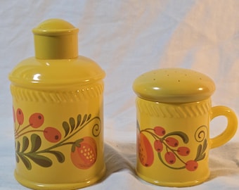 Bustina di talco e contenitore di olio da bagno schiumogeno Avon Pennsylvania Dutch degli anni '70
