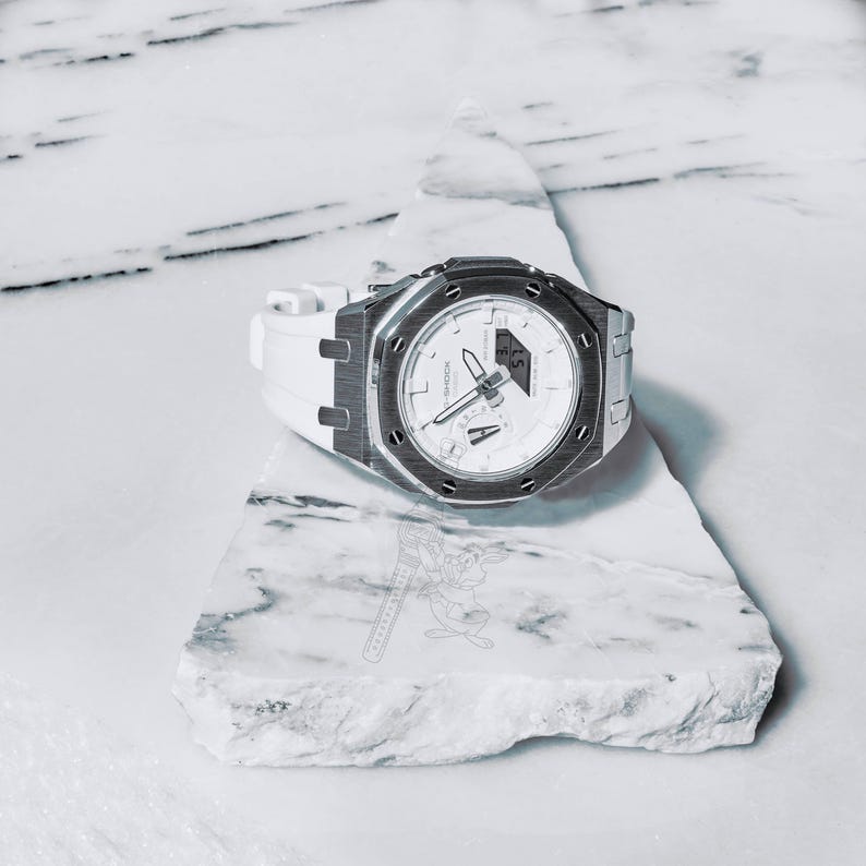 Relógio Casio GA-2100 G-Shock – Caixa de metal e pulseira de borracha modificadas – Mostrador branco imagem 2
