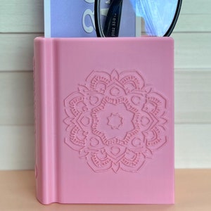 Soporte para marcapáginas impreso en 3D – Libro en miniatura con diseño de mandala