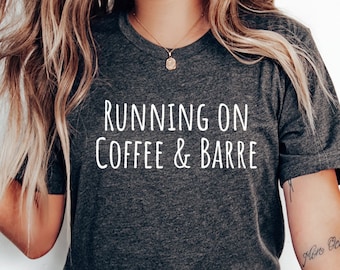 Laufen auf Kaffee & Barre Shirt - Barre Lehrer Geschenk - Süßes Trainingsbekleidung - Frauen Fitness Top - Kaffee Enthusiast Tee