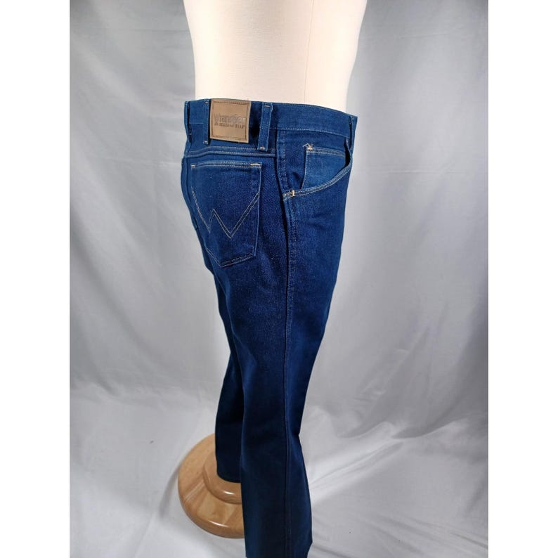 Wrangler Jeans Mens Medium Blue Straight Leg Denim 5 Pocket Classic Casual Fit image 4