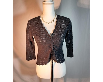 Suéter tipo cárdigan One Step Up para mujer, talla mediana, color negro, con lazo fruncido en crochet