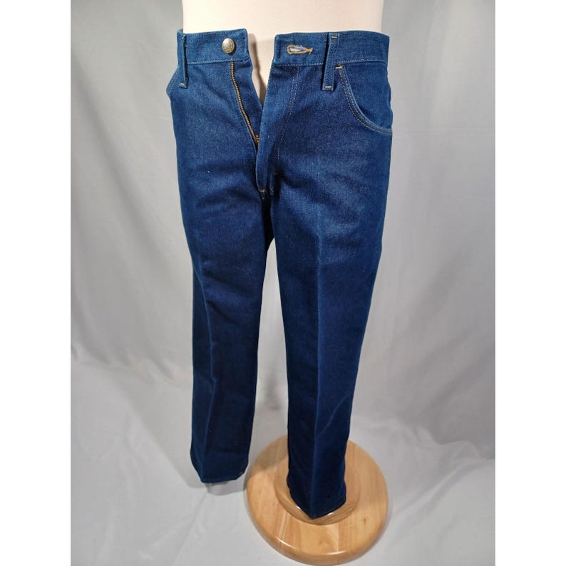 Wrangler Jeans Mens Medium Blue Straight Leg Denim 5 Pocket Classic Casual Fit image 1