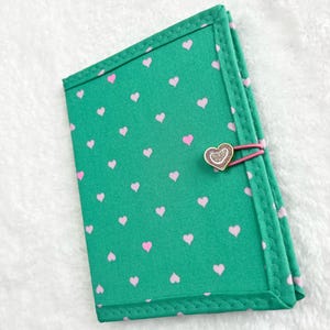 Hilo de corazones dulces y menta Bestie: con un botón de corazón brillante