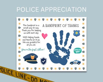 Puede incluir: Una impresión artística de huellas de manos con el texto "APRECIACIÓN POLICIAL". La impresión incluye una huella de mano azul, un corazón rosa, ilustraciones con temática policial y las palabras "Gracias por mantenernos seguros cada día".
