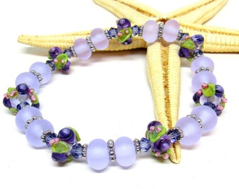 stetch bracelet rosebuds, lilac, light purple, pink, lampwork, muranoglass, MTO