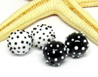 2 glassbeads, 10mm, 12mm or 20mm, white, black, hole 2mm, lampwork, MTO