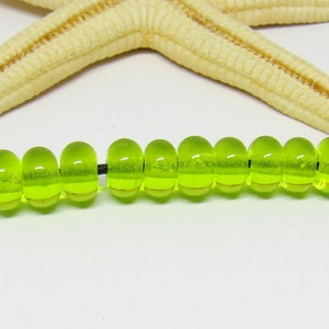 10 glassbeads, 8mm x 5mm, colorchoice hole 2mm, lampwork Hellgrün