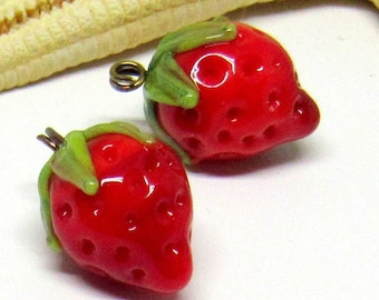 2 glass strawberry beads, lampwork, muranoglass, 15mm, 2mm eyelet, MTO