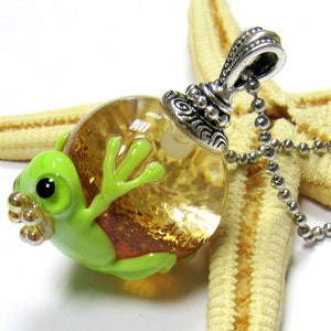 glass pendant with frog, lampwork, muranoglass, MTO