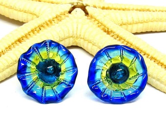 glass stud earrings, 15mm diametre,  muranoglass, lampwork, flowers