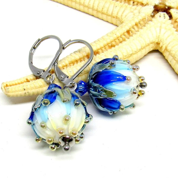 Glas Ohrringe Blüten blau-weiß, Muranoglas, Lampwork, MTO